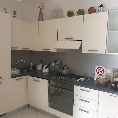 Club. One Bedroom 13g Apartment *