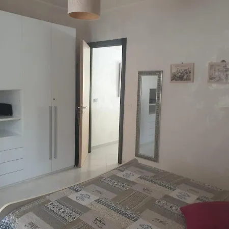 Club. One Bedroom 13g Apartment *